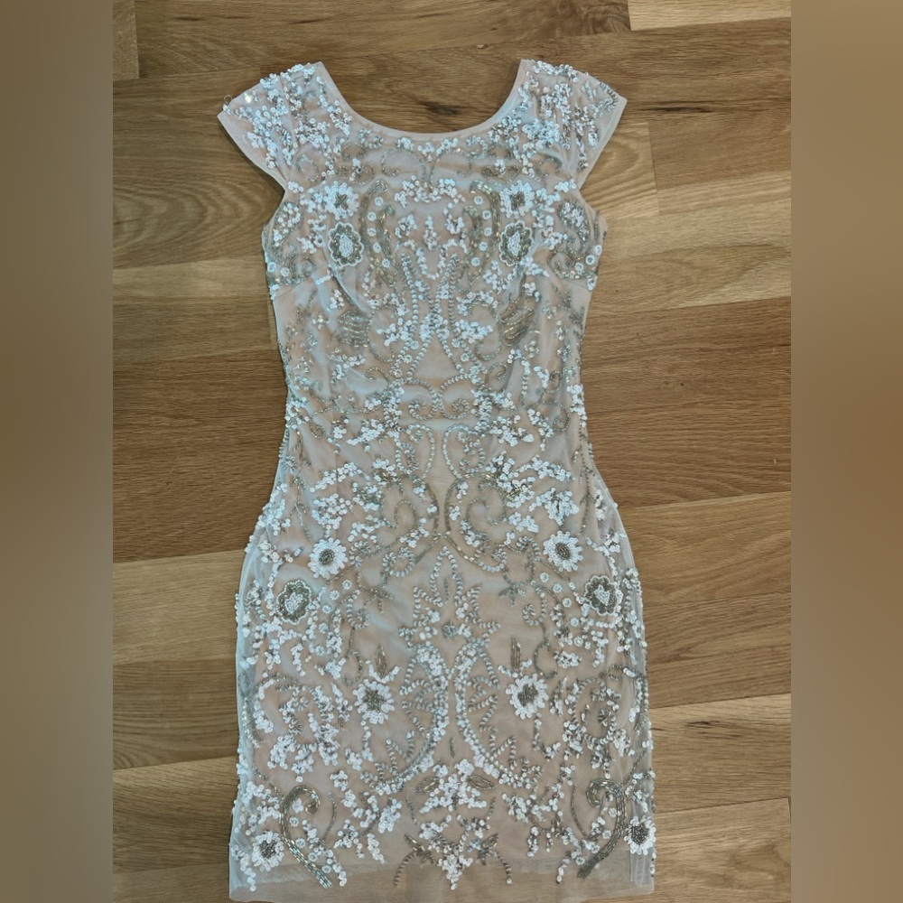 DB STUDIO
Short Cap Sleeve Dress with Allover Beading
STYLE# 141706350